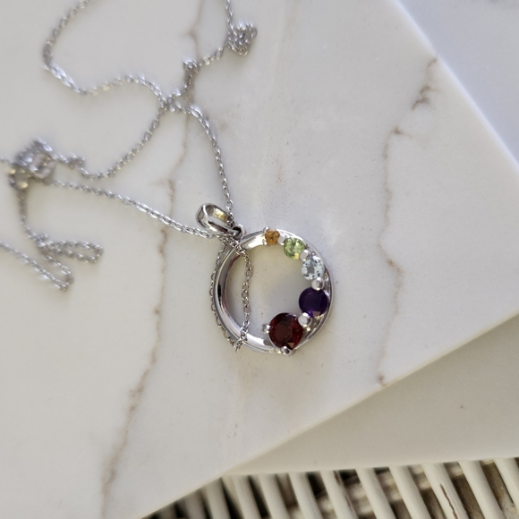 925 Sterling silver round pendant with assorted semi precious gems. - Picture 2 of 7